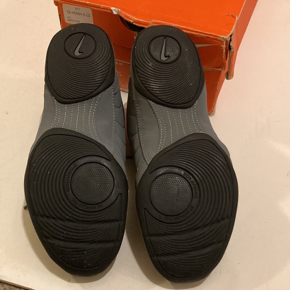 Women’s NIKE MUSIQUE Dance Sneaker w/Turning Circle & Split Sole Sz 6.5-7 - Picture 2 of 7